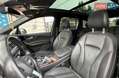 Внедорожник / Кроссовер Audi Q7 2016 в 