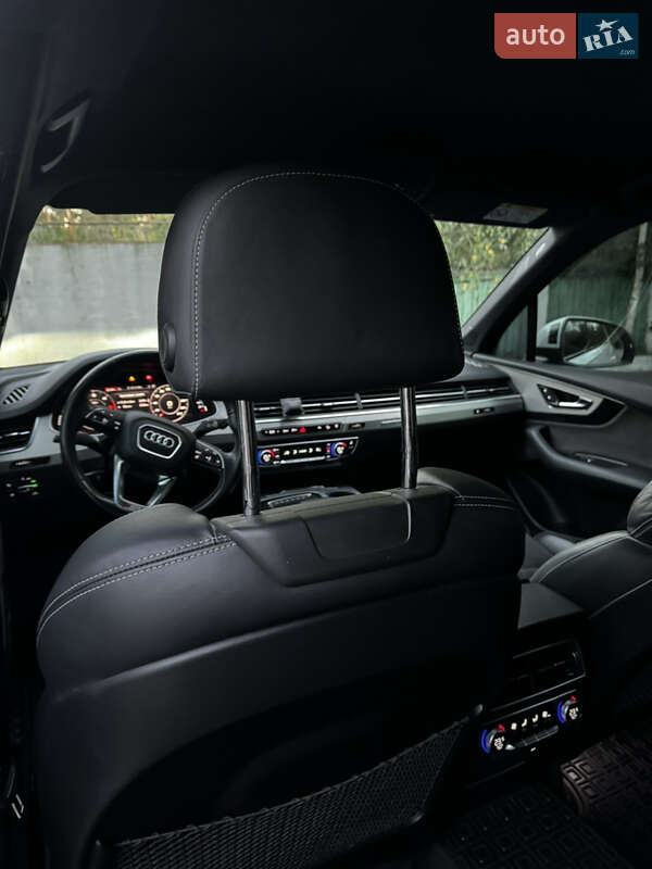 Позашляховик / Кросовер Audi Q7 2017 в Житомирі