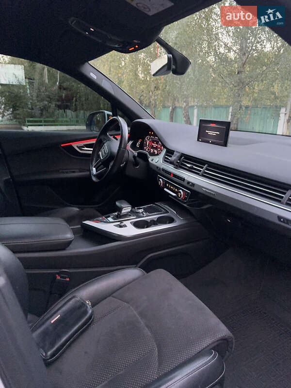 Позашляховик / Кросовер Audi Q7 2017 в Житомирі