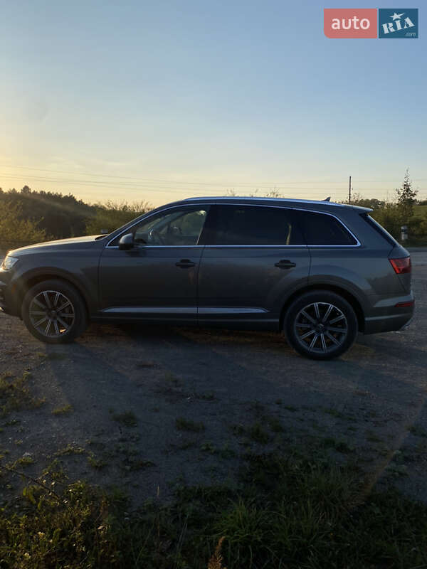 Внедорожник / Кроссовер Audi Q7 2017 в Борщеве