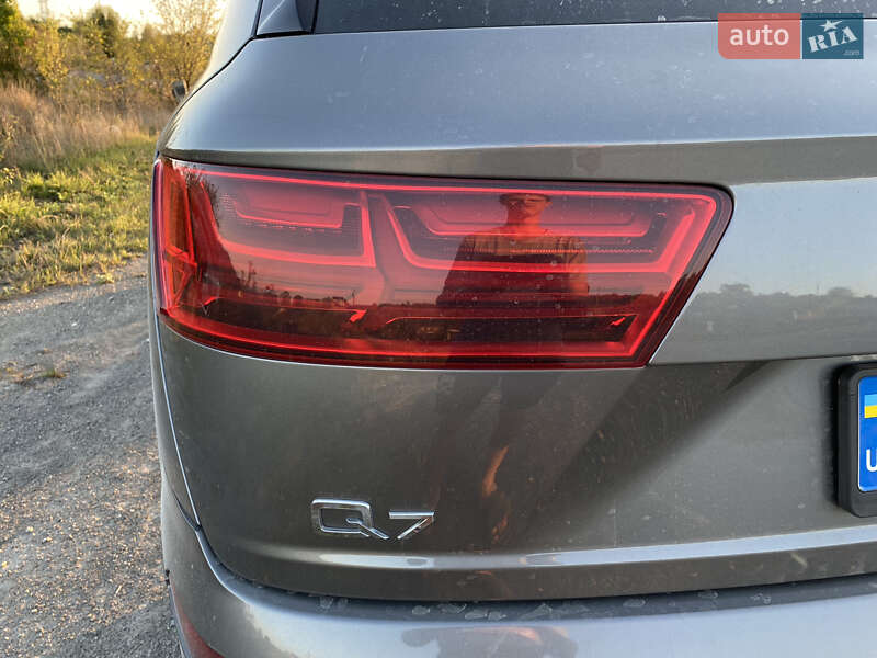 Внедорожник / Кроссовер Audi Q7 2017 в Борщеве