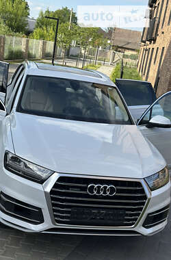 Позашляховик / Кросовер Audi Q7 2016 в 