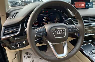 Позашляховик / Кросовер Audi Q7 2016 в 