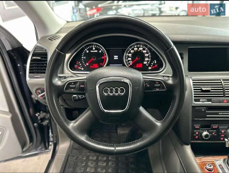 Внедорожник / Кроссовер Audi Q7 2010 в Нововолынске
