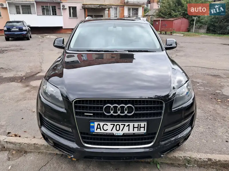 Внедорожник / Кроссовер Audi Q7 2010 в 