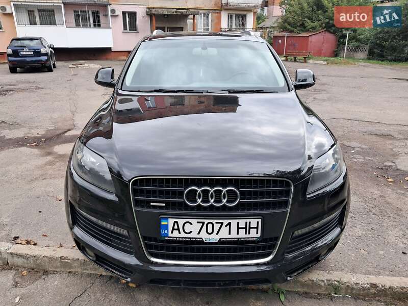 Внедорожник / Кроссовер Audi Q7 2010 в Нововолынске