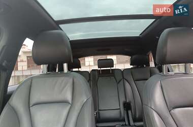 Внедорожник / Кроссовер Audi Q7 2016 в 