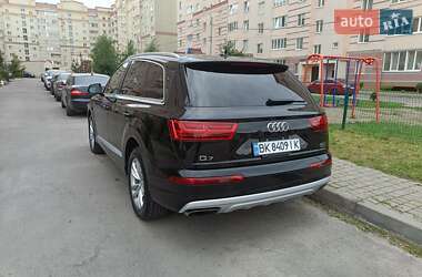 Внедорожник / Кроссовер Audi Q7 2016 в 