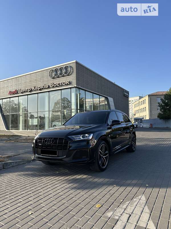 Внедорожник / Кроссовер Audi Q7 2020 в Киеве