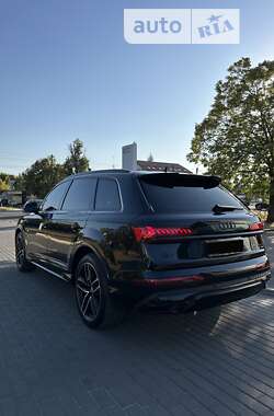 Внедорожник / Кроссовер Audi Q7 2020 в Киеве