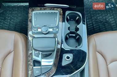 Внедорожник / Кроссовер Audi Q7 2018 в 