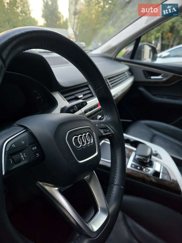 Позашляховик / Кросовер Audi Q7 2018 в Києві