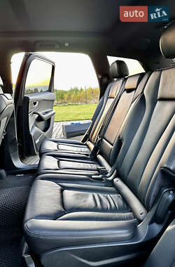 Позашляховик / Кросовер Audi Q7 2017 в 