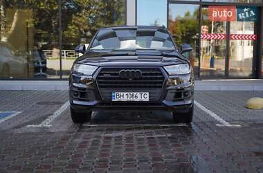 Внедорожник / Кроссовер Audi Q7 2016 в 