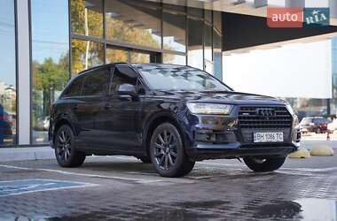 Внедорожник / Кроссовер Audi Q7 2016 в 