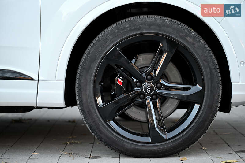 Внедорожник / Кроссовер Audi Q7 2018 в Ужгороде