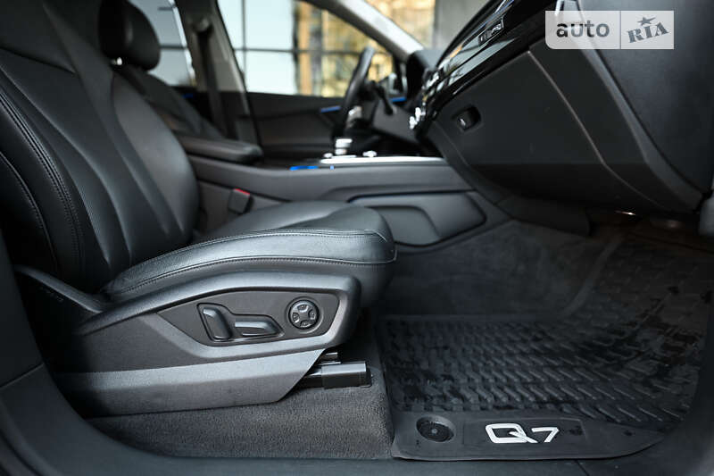 Внедорожник / Кроссовер Audi Q7 2018 в Ужгороде