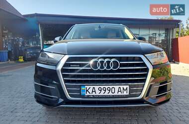 Внедорожник / Кроссовер Audi Q7 2017 в 
