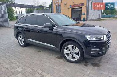 Внедорожник / Кроссовер Audi Q7 2015 в 
