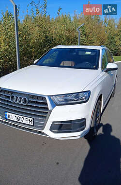 Внедорожник / Кроссовер Audi Q7 2017 в 