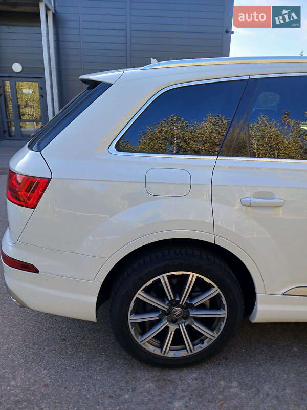 Позашляховик / Кросовер Audi Q7 2017 в Києві