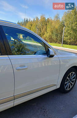 Внедорожник / Кроссовер Audi Q7 2017 в 