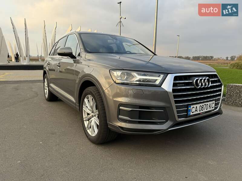 Позашляховик / Кросовер Audi Q7 2016 в Шполі
