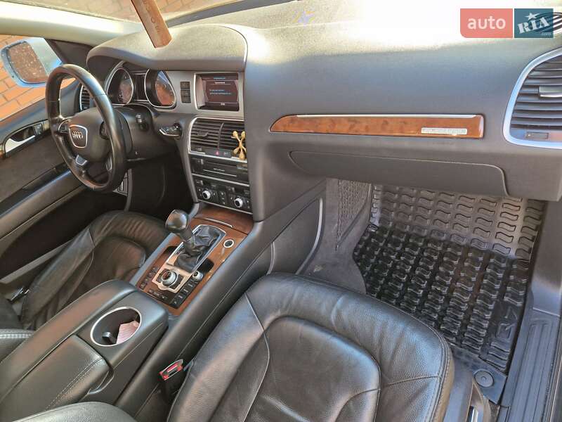 Позашляховик / Кросовер Audi Q7 2012 в Камені-Каширському