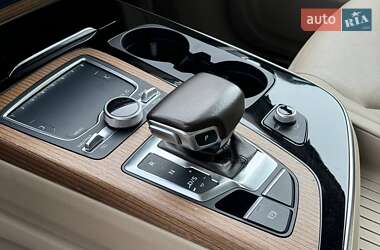 Позашляховик / Кросовер Audi Q7 2016 в 