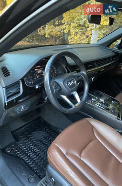 Внедорожник / Кроссовер Audi Q7 2017 в 