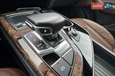Внедорожник / Кроссовер Audi Q7 2016 в 