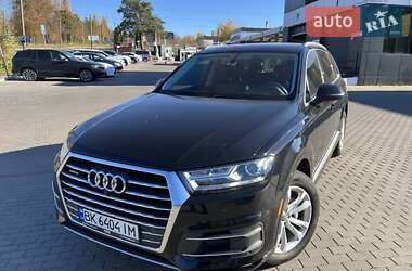 Позашляховик / Кросовер Audi Q7 2017 в Рівному