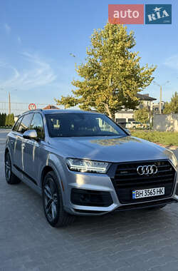 Внедорожник / Кроссовер Audi Q7 2017 в 