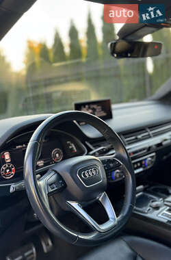Внедорожник / Кроссовер Audi Q7 2017 в 