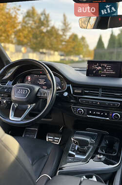 Внедорожник / Кроссовер Audi Q7 2017 в 