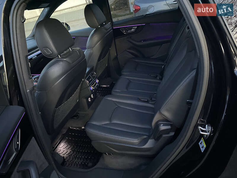 Позашляховик / Кросовер Audi Q7 2017 в Львові