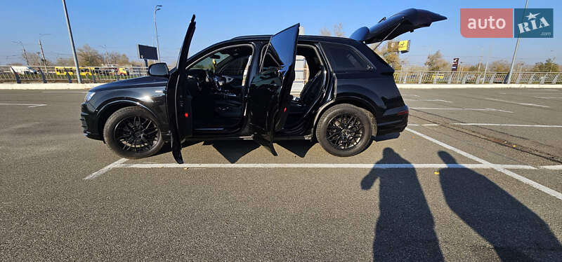 Позашляховик / Кросовер Audi Q7 2016 в Києві фото 15 Позашляховик / Кросовер Audi Q7 2016 в Києві
