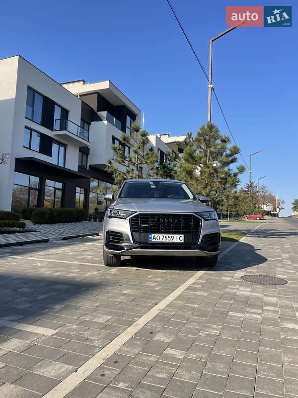 Позашляховик / Кросовер Audi Q7 2019 в Ужгороді