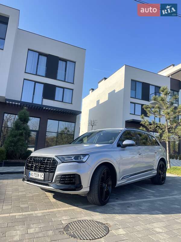 Позашляховик / Кросовер Audi Q7 2019 в Ужгороді