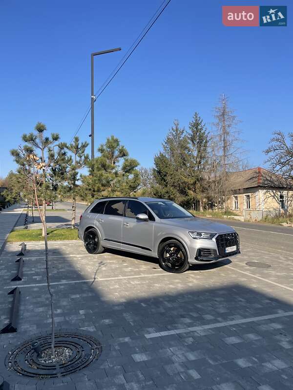 Позашляховик / Кросовер Audi Q7 2019 в Ужгороді