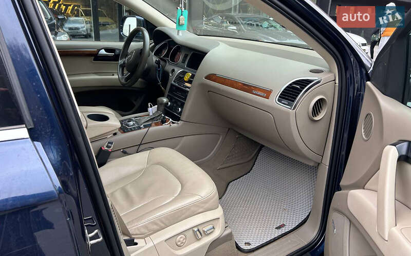 Позашляховик / Кросовер Audi Q7 2014 в Чернівцях