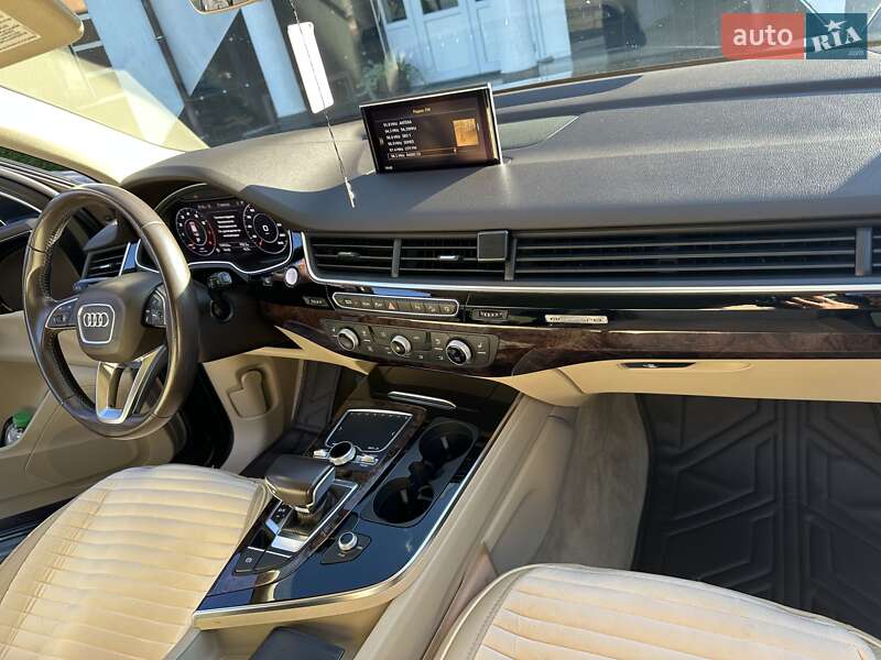 Внедорожник / Кроссовер Audi Q7 2016 в Солотвине