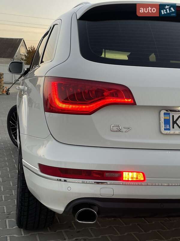 Позашляховик / Кросовер Audi Q7 2013 в Гайсину