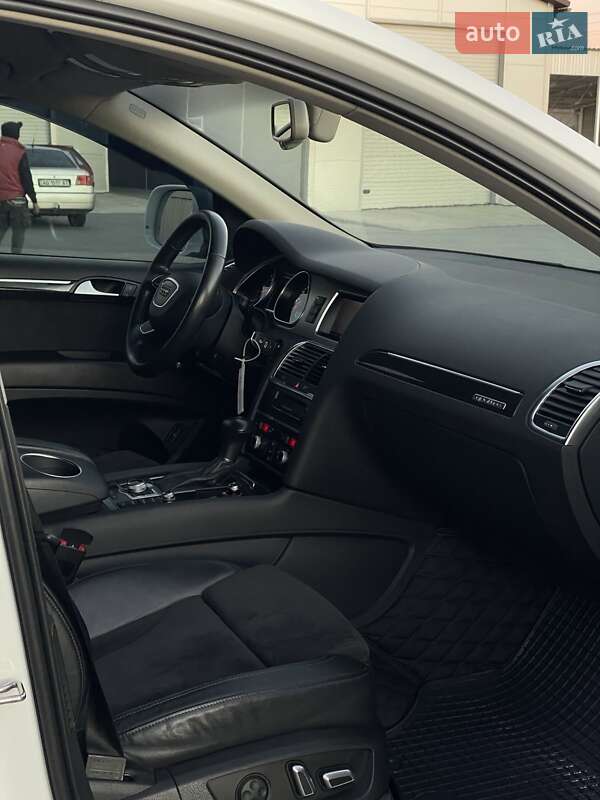 Позашляховик / Кросовер Audi Q7 2013 в Гайсину