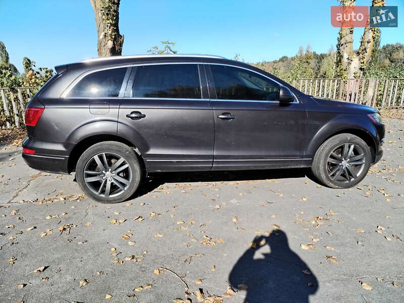 Внедорожник / Кроссовер Audi Q7 2011 в Звягеле