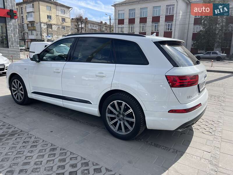 Внедорожник / Кроссовер Audi Q7 2018 в Киеве