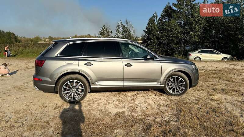 Внедорожник / Кроссовер Audi Q7 2017 в Шостке