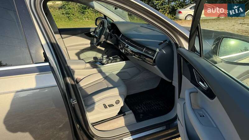 Внедорожник / Кроссовер Audi Q7 2017 в Шостке
