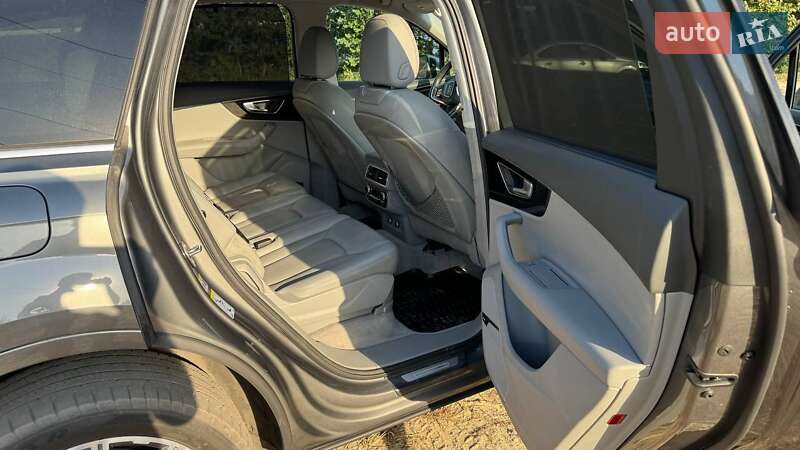 Внедорожник / Кроссовер Audi Q7 2017 в Шостке