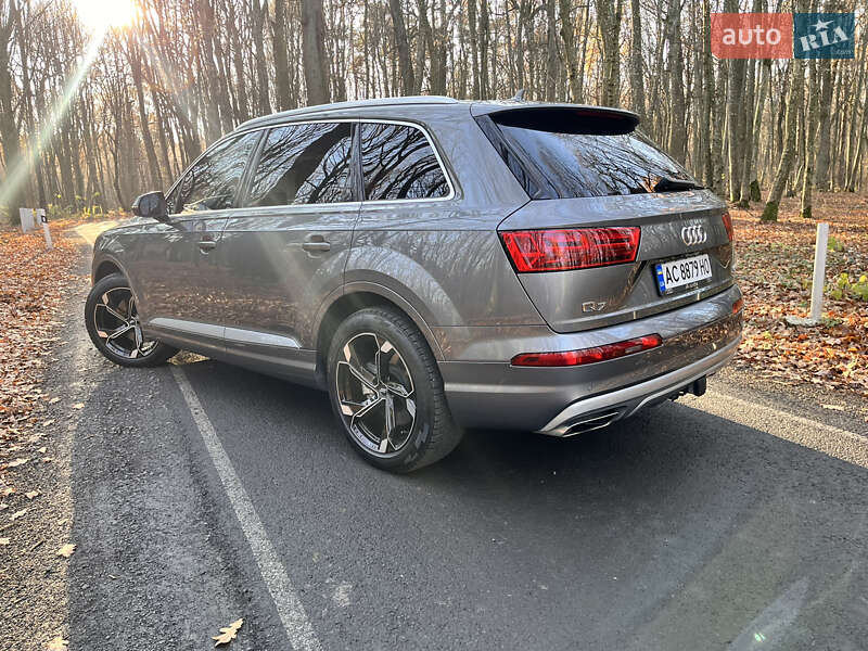 Позашляховик / Кросовер Audi Q7 2017 в Луцьку